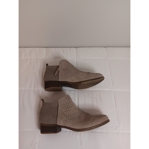 Toms Suede Leather Perforated Leather Ankle Boots Bootie Sz 9.5 Tan Color - Picture 7 of 8